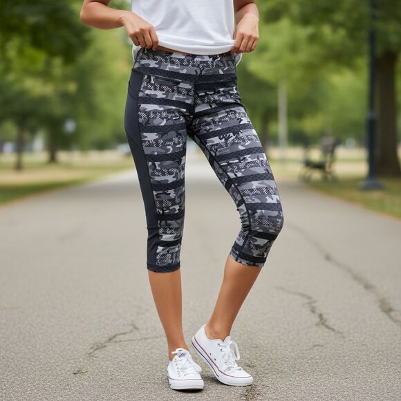 Nike Capri Leggings - Picture 1 of 8